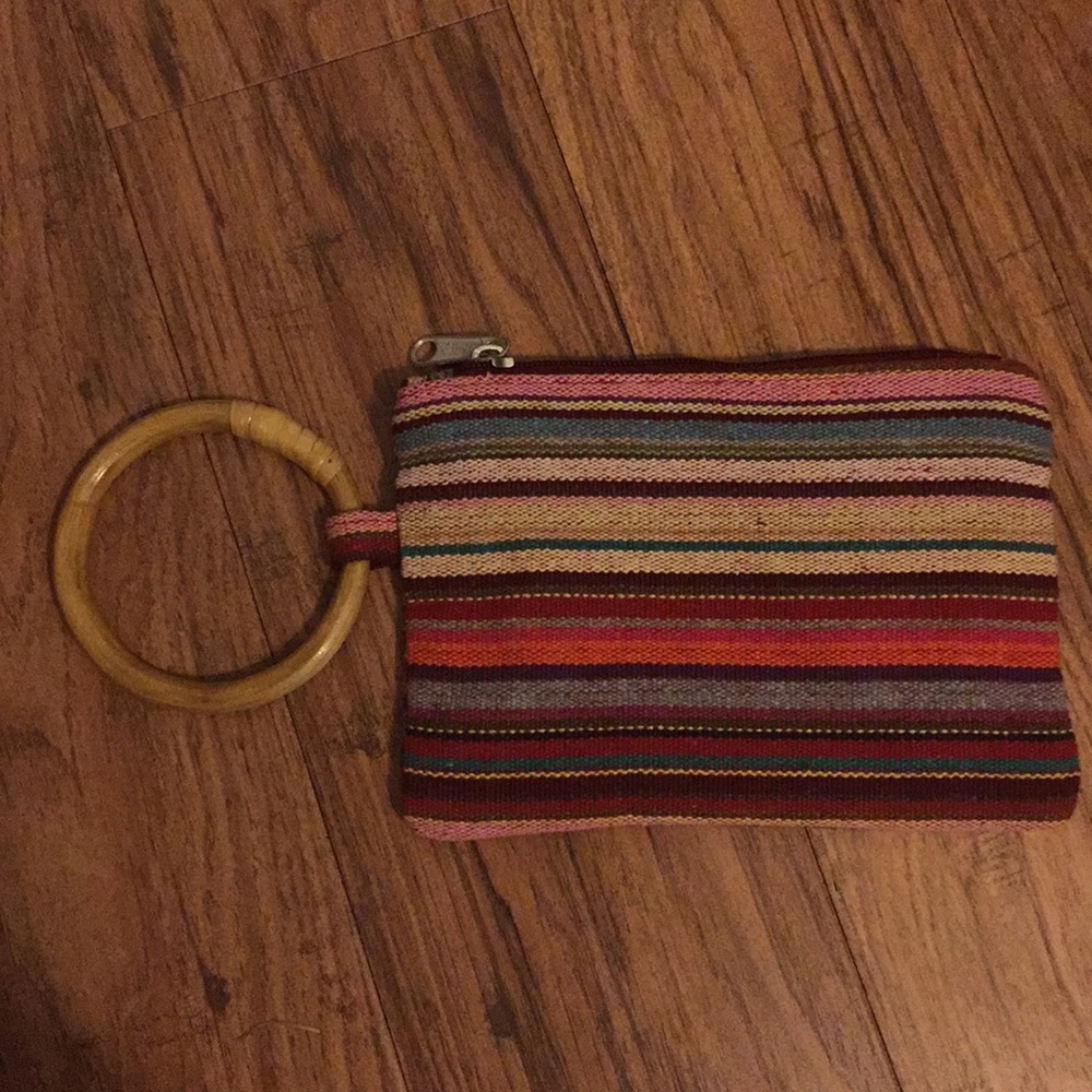 Small wristlet